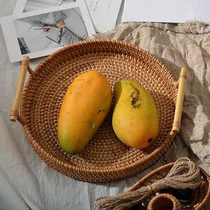Plateau rond en rotin fait main avec poignée en bois-Parfait pour les fruits, le petit-déjeuner, les collations, le thé et plus encore - Product Image 4
