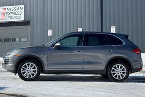 SUV Usada de Lujo de Tamaño Mediano 2024, Vehículo Utilitario Premium de Alto Rendimiento con 7 Asientos y Características de Confort Avanzadas - Product Image 2