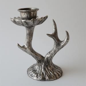 Portavelas de cuerno de Reno fundido de aluminio Vintage con acabado de bronce rústico artesanía artesanal diseñada para interiores decorativos - Product Image 5