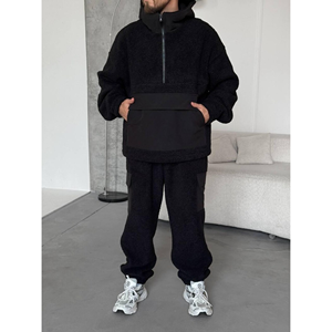 Conjunto Deportivo Exclusivo para Hombre, Edición Limitada - Product Image 1