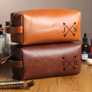 Kit Dopp de cuero de lujo para hombres, neceser personalizado para uso personal en viajes, kit de afeitado personalizado, organizador hecho en La India - Product Image 1