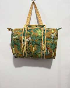 Bolsa de viaje acolchada de algodón con dos asas, diseño floral Kantha, bolsa de compras con cierre abierto - Product Image 1