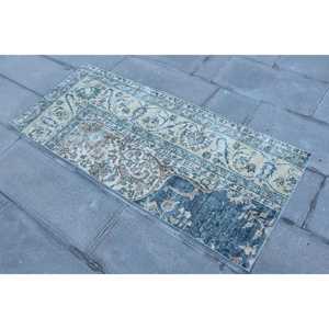 Alfombra Vintage de 2.2x5.1 pies, Alfombra Turca Pequeña, Alfombra de Lana Azul Abstracta - Product Image 2