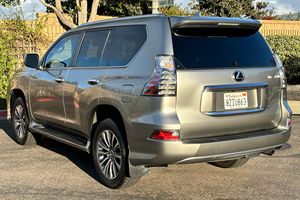 Lexxuus GX 460 AWD Plus 2022 d'occasion en bon état, sans accident, conduite à gauche/droite - Product Image 3