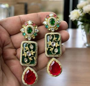 Boucles d'oreilles élégantes en cascade de diamants dorés brillants Bijoux en laiton à la mode pour les mariages de femmes Anniversaires Fête parfaite - Product Image 2