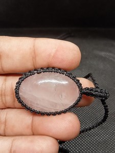 Colgante de Piedra Preciosa de Cuarzo Rosa Natural Pulido Más Vendido, Colgante de Hilo de Macramé con Cabujones de Joyería de Moda - Product Image 6