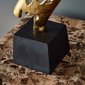 Sculpture de cheval décorative de bureau Statues d'animaux en métal pour décoration de chambre Nouveau design de sculpture de fantaisie de table Ornements - Product Image 4