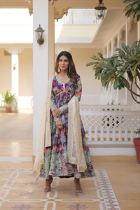 Vestido de seda ruso con estampado digital de alta demanda de estilo moderno de calidad de exportación india con bordado Zari lentejuelas trabajo para la venta - Product Image 5