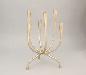 Bougeoir doré Nouveau design attrayant Bougeoir de table Salle à manger designer - Product Image 1