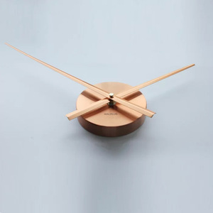 Horloge murale analogique en métal de conception luxueuse fabriquée par un fabricant fiable avec couleur et taille personnalisées pour la décoration de la maison - Product Image 3