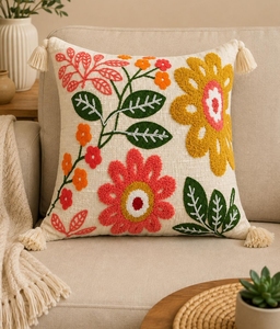 Coussin décoratif en coton brodé à la main avec motif floral, style bohème, avec pompons, pour la décoration de la maison - Product Image 1