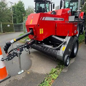 Massey Ferguson SB 1840 d'occasion Petite presse à balles carrées ferme applicable avec composants de moteur central - Product Image 5