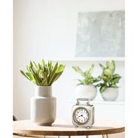 Horloge de table de forme carrée en métal laiton AK avec poignée supérieure et base à boule ronde en nickel fini antique pour la décoration intérieure de table
