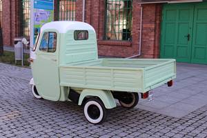 Tricycle cargo électrique vert à trois roues, véhicule utilitaire fermé, transport léger, usage commercial, 60V - Product Image 2