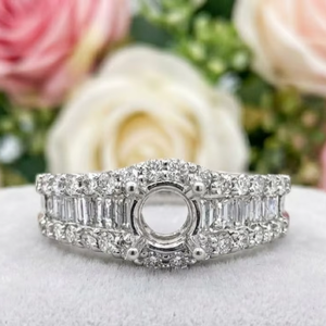 Bague de mariage et de fête pour femme en or blanc 18 carats de haute qualité, brillante et raffinée, avec un diamant naturel rond de forme classique et un halo - Product Image 1