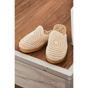 Pantuflas de Punta Cerrada Color Crema con Detalle Tejido, Estilo Invernal para Interiores, Transpirables, Antideslizantes, Forro de Algodón, Suela de Madera/EVA/Plástico - Product Image 2
