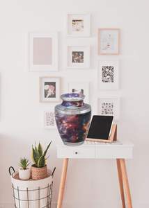 Urna Funeraria para Adultos Galaxy Picturesque SHINE INDIA CRAFTS, Urna de Cremación Única Hecha a Mano para Cenizas Humanas, Tamaño Personalizado, Metal, Color Personalizable - Product Image 3