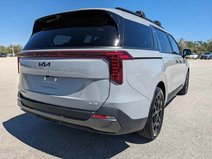 Kia Carnival Híbrido SX Prestige 2024 Usado, Tracción Delantera, Volante a la Izquierda, Asientos de Cuero, Cámara Trasera, Faros de Xenón, Pantalla Táctil - Product Image 4