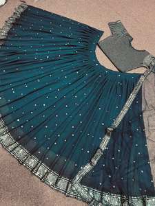 Designer indien vert Lehenga Collection tissus lourds en fausse Georgette avec paillettes travail pour les femmes vêtements de mariage - Product Image 4