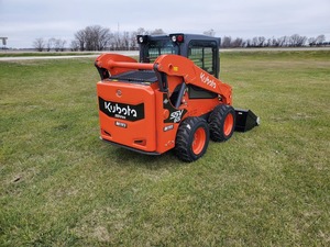 คูโบต้า SSV65 ปี 2025 รถตักล้อยางไฮดรอลิกแบบไหลสูง พร้อมหัวต่อไฮดรอลิกแบบเร็ว ระบบควบคุมอเนกประสงค์ ชุดต่อสายไฟ 14 พิน - Product Image 4
