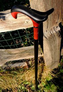 Canne en bois réglable avec plusieurs nœuds Bâton de marche en bois solide pour les aînés par Standard International - Product Image 2