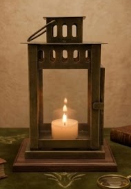 Ensemble de lanternes élégantes en fer doré faites à la main pour le jardin, avec finition antique en laiton, décoration durable pour la maison