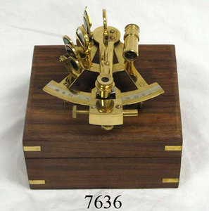 Sextant artisanal indien en laiton massif de haute qualité, finition de qualité supérieure, avec boîte en bois pour la décoration de la maison - Product Image 3