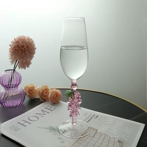 Les verres à vin en verre s'accordent parfaitement avec la vaisselle raffinée, les flûtes à champagne encouragent les traditions festives et la joie partagée. - Product Image 3