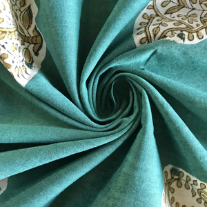 Tissu en coton imprimé à la main, base vert sarcelle avec motif paisley blanc et olive (Kairi) - Product Image 1