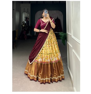 Lehenga choli de seda Mysore para mujer con estampado de Pichwai con borde de tejido Zari y retoque de encaje para bodas y festivales - Product Image 1