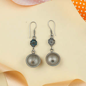 Boucles d'oreilles pendantes vintage Tridha Chand Phool en argent 92,5 plaqué or, perles en forme de fleur, diamants, turquoise pour les mariages - Product Image 6