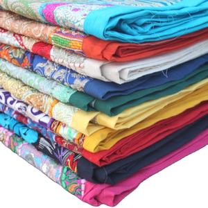 Tenture murale vintage de Bohème en coton patchwork fait à la main avec corde pour restaurants et hôtels - Product Image 1