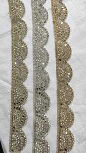 Lacets brodés à la machine avec perles attachées et en quinze couleurs pour robes de mariée. - Product Image 3