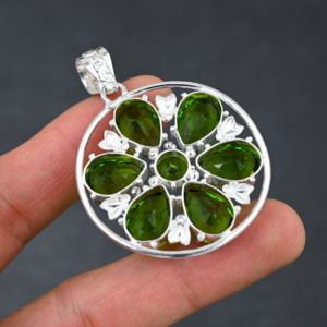 Laboratoire fait à la main créé vert péridot pierre précieuse pendentif 925 argent plaqué bijoux de créateur cadeau de mode Unique pour sa journée spéciale - Product Image 3