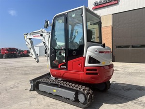 รถขุดตีนตะขาบขนาดเล็ก Takeuchi TB235-2 สำหรับงานก่อสร้าง - Product Image 1