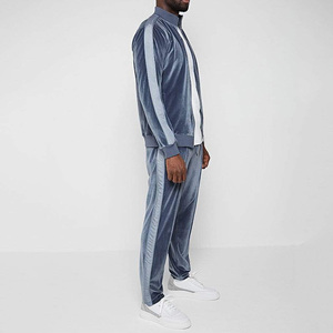 Top trending Men Velvet Chándal en Super calidad mejor diseño OEM servicio transpirable sostenible ropa casual traje de terciopelo suave - Product Image 2