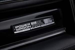 รถแรม 2500 พาวเวอร์ วากอน ปี 2021 รุ่นฉลองครบรอบ 75 ปี เครื่องยนต์เฮมิ วี8 ขับเคลื่อน 4 ล้อ ปรับแต่งสำหรับออฟโรดอย่างครบครัน พร้อมอุปกรณ์เสริมครบครัน - Product Image 6
