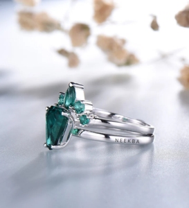 Ensemble de 2 bagues de mariage en or blanc massif 10 carats, de style Art déco, émeraude, bague de fiançailles associée à une couronne. - Product Image 2