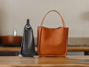 Timeless Heritage Bolso bandolera de cuero genuino con perfección artesanal - Product Image 5