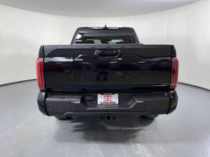 Toyota Tundra TRD Pro HV 4x4 2025, Camioneta CrewMax de 4 Puertas, Cabina SB - Product Image 5