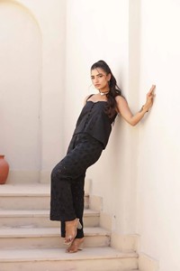 ชุดลำลองอิสลามแบบเรียบหรู สวมใส่สบาย ผ้าลินิน ยาวคลุมเท้า แขนยาว รับผลิตแบบ OEM/ODM สำหรับธุรกิจ B2B ผู้จัดจำหน่ายแฟชั่น - Product Image 4