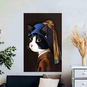 Tableau imprimé sur toile : Chat avec une boucle d'oreille en perle - Décoration féline élégante, TOILE ENVELOPPEE - Product Image 1