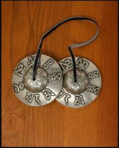 Carillons de méditation Tingsha avec gravure de symboles traditionnels - Product Image 2