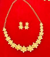 Juego de Joyería Vintage Chapado en Oro de 24K: Aretes, Brazaletes, Peinetas, Broches, Material de Latón con Diamantes, Bulgaria, Turquía, Alemania