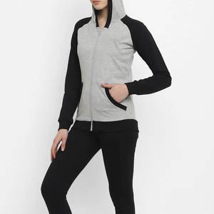 Vente d'usine de survêtement à logo personnalisé de haute qualité pour femmes, ensemble à capuche respirant et décontracté pour l'hiver - Product Image 3