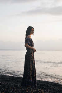 Robe longue à épaules dénudées faite à la main pour les fêtes d'été chemise tissée en mousseline de soie haute couture manches à volants naturel - Product Image 5