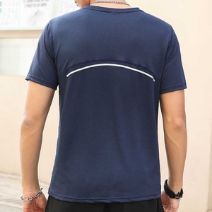 Camiseta de cuello redondo suave para hombre personalizada con servicio OEM, estilo Formal, compresión muscular para gimnasio, hecha de tejido de punto de poliéster - Product Image 6