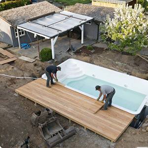 Piscina de Hidromasaje Familiar Personalizada de Fibra de Vidrio para Exteriores con Características Resistentes al Viento y a la Corrosión, Diseño Elevado y Enterrado - Product Image 1