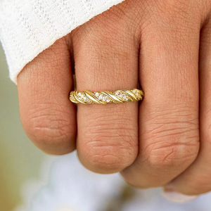 Anello Eternity con Taglio Brillante Rotondo e Incastonatura a Canale, Gioiello di Moda Quotidiana per Donne - Product Image 5