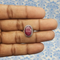 Pierre précieuse de rubis teintée Beatiful Dainty Rava Work Bague artisanale en argent sterling 925 Bague en corindon de rubis